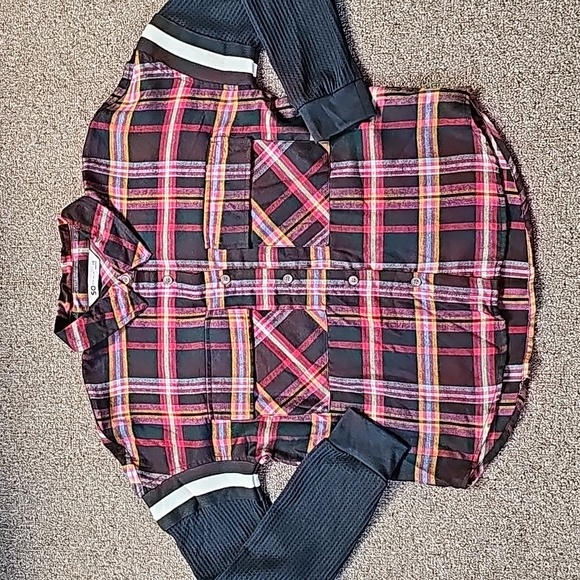 Top - Picture 4 of 16